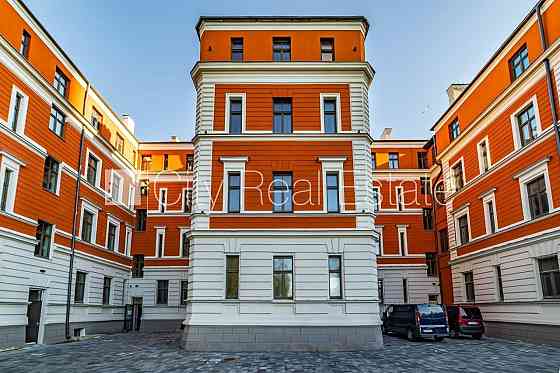 Реновированный дом, благоустроенная озеленённая территория, подъездная дорога Рига