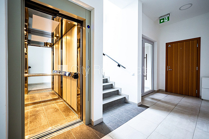 Новостройка, зеленая территория, закрытый двор, въездные ворота оснащены Юрмала - изображение 15