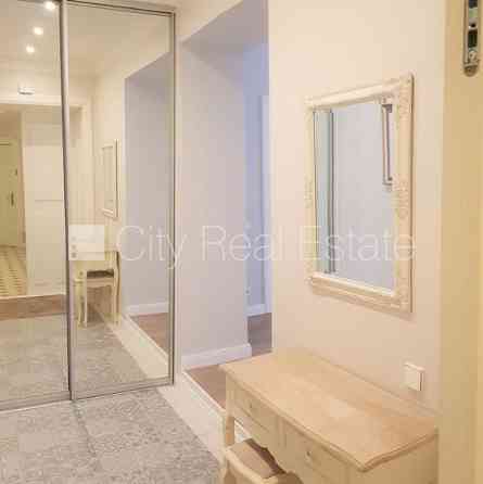 Проект - Residence Lumiere (Ресиденце Лумиере), фасадный дом, реновированный дом, вход с Rīga