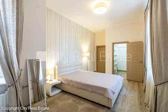 Фасадный дом, реставрированный дом, закрытая территория, вход с улицы, лестничная Рига