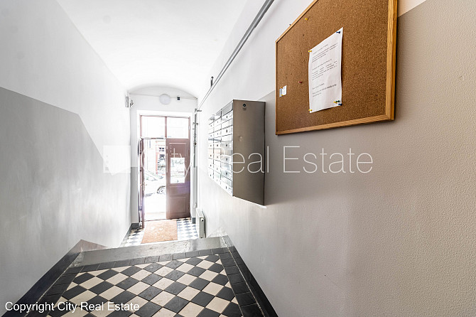 Фасадный дом, реставрированный дом, закрытая территория, вход с улицы, лестничная Рига - изображение 14