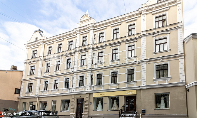 Фасадный дом, реставрированный дом, закрытая территория, вход с улицы, лестничная Рига - изображение 15