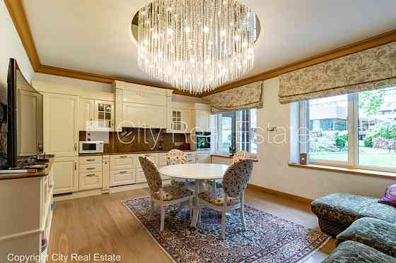 Новостройка, благоустроенная озеленённая территория, въездные ворота оснащены Jūrmala