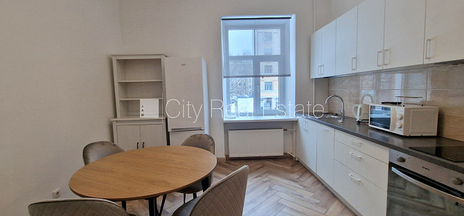 Fasādes māja, renovēta māja, ieeja no ielas, viena istaba izolēta, studio tipa, virtuve Rīga - foto 2