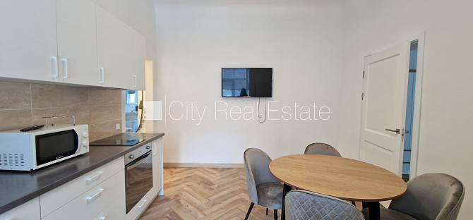 Fasādes māja, renovēta māja, ieeja no ielas, viena istaba izolēta, studio tipa, virtuve Rīga - foto 3