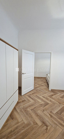 Fasādes māja, renovēta māja, ieeja no ielas, viena istaba izolēta, studio tipa, virtuve Rīga - foto 10