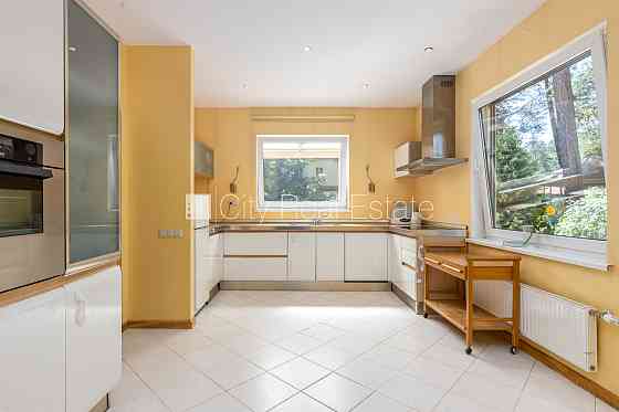 Частный дом, реновированный дом, благоустроенная озеленённая территория, Юрмала