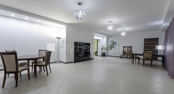 Zeme īpašumā, renovēta māja, mainīts Jumta segums, ķieģeļu mūra sienas, fasāde ar Rīga - foto 4