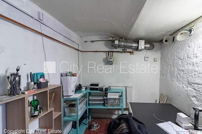 Fasādes māja, bezmaksas stāvvieta pagalmā, ieeja no ielas un pagalma, puspagrabs, istabas Rīga - foto 10