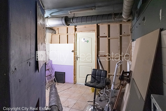 Fasādes māja, bezmaksas stāvvieta pagalmā, ieeja no ielas un pagalma, puspagrabs, istabas Rīga - foto 11