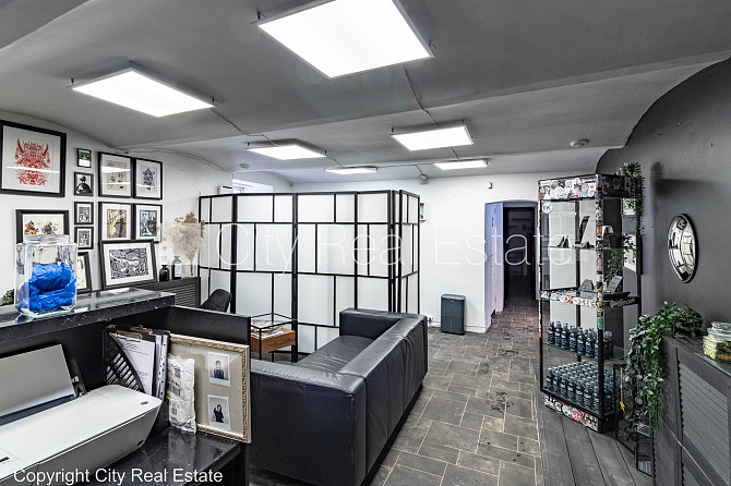 Fasādes māja, bezmaksas stāvvieta pagalmā, ieeja no ielas un pagalma, puspagrabs, istabas Rīga - foto 4