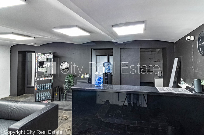 Fasādes māja, bezmaksas stāvvieta pagalmā, ieeja no ielas un pagalma, puspagrabs, istabas Rīga - foto 2