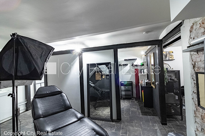 Fasādes māja, bezmaksas stāvvieta pagalmā, ieeja no ielas un pagalma, puspagrabs, istabas Rīga - foto 13