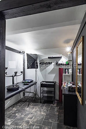 Fasādes māja, bezmaksas stāvvieta pagalmā, ieeja no ielas un pagalma, puspagrabs, istabas Rīga - foto 20