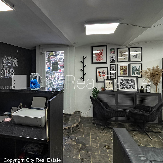 Fasādes māja, bezmaksas stāvvieta pagalmā, ieeja no ielas un pagalma, puspagrabs, istabas Rīga - foto 3