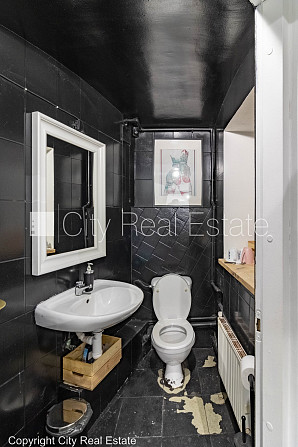 Fasādes māja, bezmaksas stāvvieta pagalmā, ieeja no ielas un pagalma, puspagrabs, istabas Rīga - foto 19