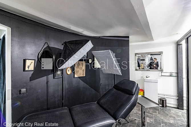 Fasādes māja, bezmaksas stāvvieta pagalmā, ieeja no ielas un pagalma, puspagrabs, istabas Rīga - foto 14