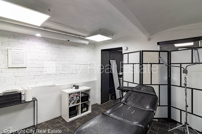 Fasādes māja, bezmaksas stāvvieta pagalmā, ieeja no ielas un pagalma, puspagrabs, istabas Rīga - foto 7