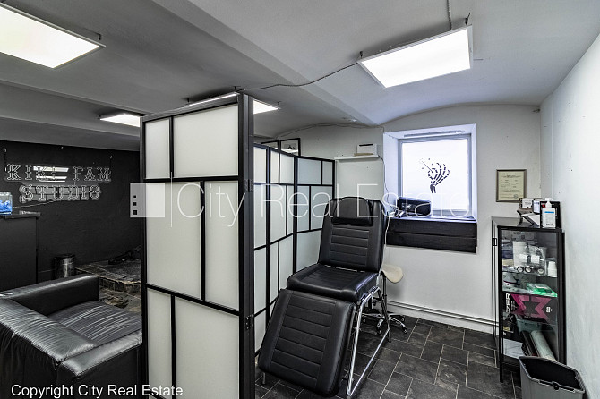 Fasādes māja, bezmaksas stāvvieta pagalmā, ieeja no ielas un pagalma, puspagrabs, istabas Rīga - foto 5