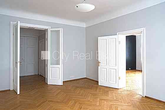 Фасадный дом, окна выходят в обе стороны дома, количество спален 3 шт., Рига