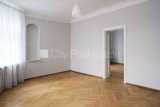 Фасадный дом, окна выходят в обе стороны дома, количество спален 3 шт., Рига