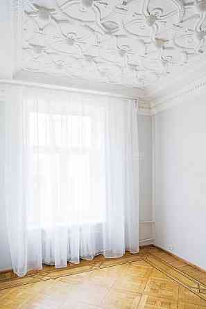 Фасадный дом, окна выходят в обе стороны дома, количество спален 3 шт., Рига