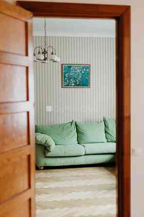 Фасадный дом, реставрированный дом, благоустроенная озеленённая территория, Рига