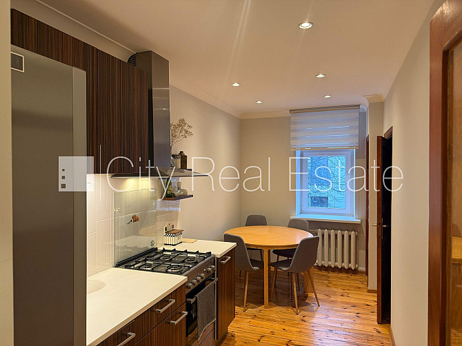 Фасадный дом, реставрированный дом, благоустроенная озеленённая территория, Рига - изображение 2