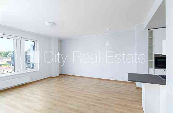 Новостройка, благоустроенный озеленённый двор, место для машины, одна Рига