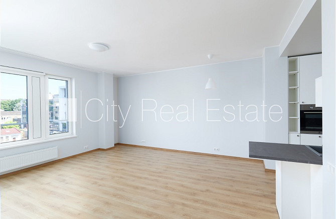 Новостройка, благоустроенный озеленённый двор, место для машины, одна Рига - изображение 1