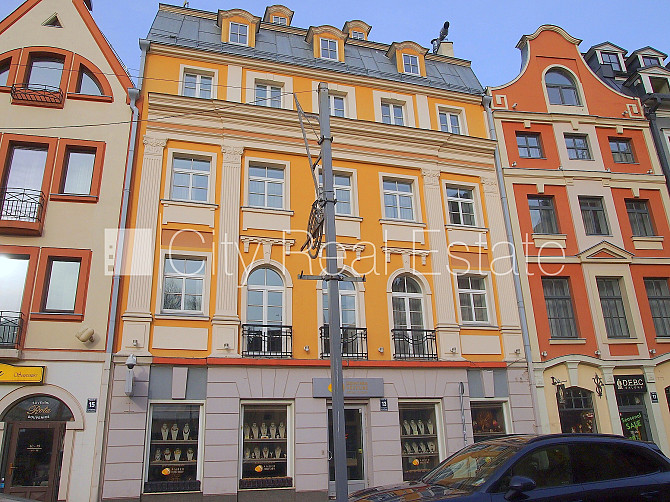 Renovēta māja, ieeja no pagalma, luksuss apartamenti , ir lifts, kāpņu telpa pēc kapitālā Rīga - foto 13