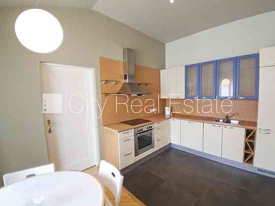 Проект - Palisade (Палисаде), фасадный дом, реставрированный дом, мансарда, лифт, Рига