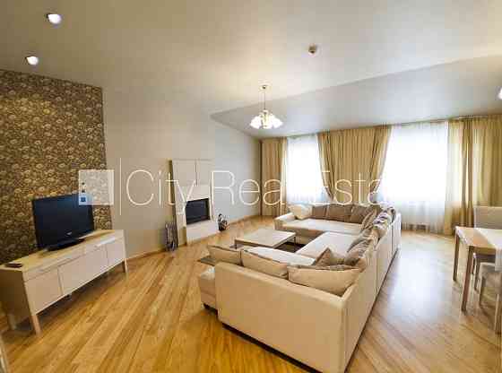 Проект - Palisade (Палисаде), фасадный дом, реставрированный дом, мансарда, лифт, Rīga