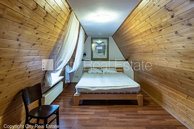 Фасадный дом, реставрированный дом, вход с улицы, мансарда, окна выходят в обе Рига - изображение 8