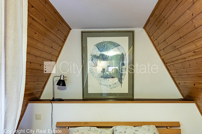 Фасадный дом, реставрированный дом, вход с улицы, мансарда, окна выходят в обе Рига - изображение 11