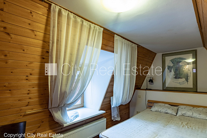 Фасадный дом, реставрированный дом, вход с улицы, мансарда, окна выходят в обе Рига - изображение 9