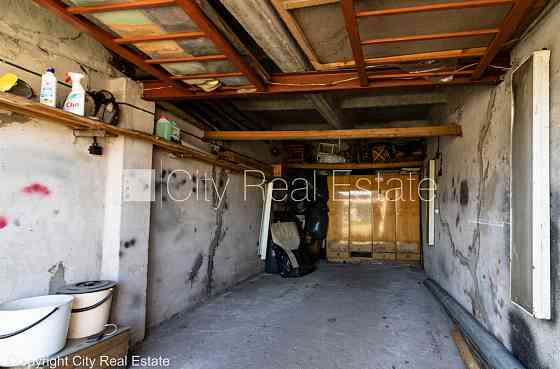 Земля в собственности, территория обнесена забором, закрытая территория, гараж Рига