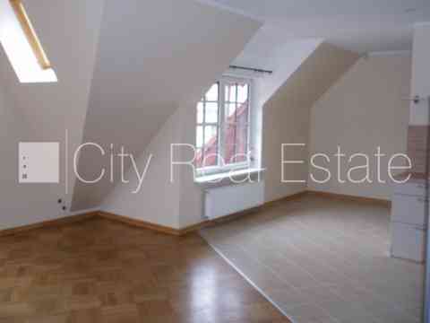 Фасадный дом, реновированный дом, вход с улицы, лифт, лестничная клетка после Rīga