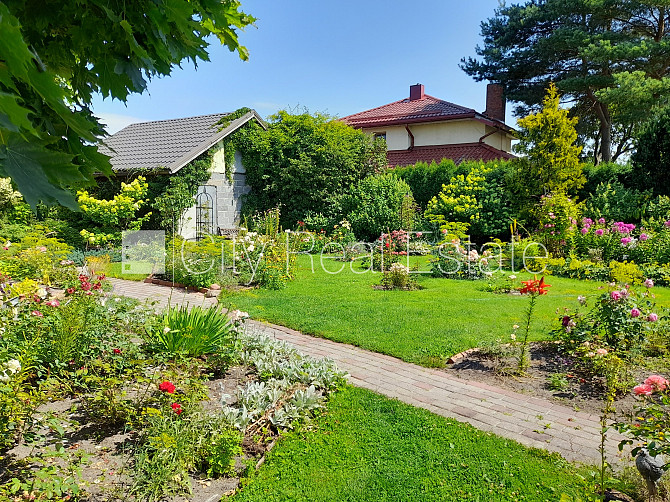 Labiekārtots apzaļumots pagalms, bruģēts piebraucamais ceļš, iežogota teritorija ar metāla Jelgava un novads - foto 15