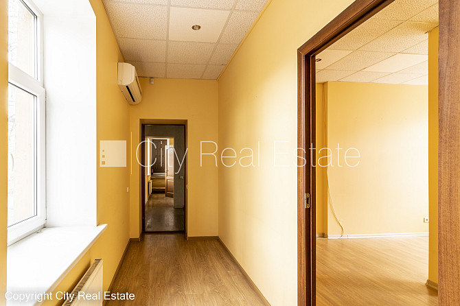 Фасадный дом, места для нескольких машин, до детской игровой площадки 50 м, окна Рига - изображение 5