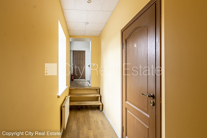 Фасадный дом, места для нескольких машин, до детской игровой площадки 50 м, окна Рига - изображение 10