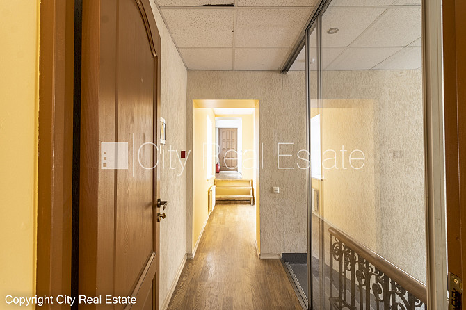 Фасадный дом, места для нескольких машин, до детской игровой площадки 50 м, окна Рига - изображение 20