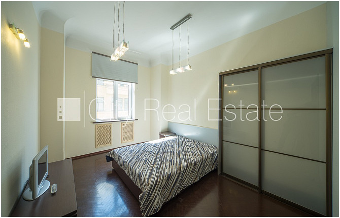 Fasādes māja, slēgts pagalms, ieeja no ielas, kāpņu telpa pēc kosmētiskā remonta, logi Rīga - foto 6