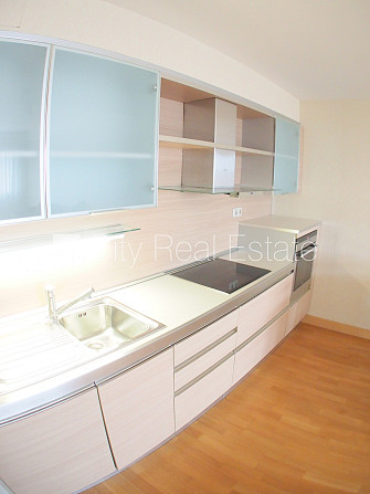 Jaunceltne, slēgta teritorija, ieeja no ielas, logi vērsti uz ielas pusi, viena istaba izolēta, Rīga - foto 11