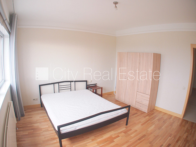 Jaunceltne, slēgta teritorija, ieeja no ielas, logi vērsti uz ielas pusi, viena istaba izolēta, Rīga - foto 17