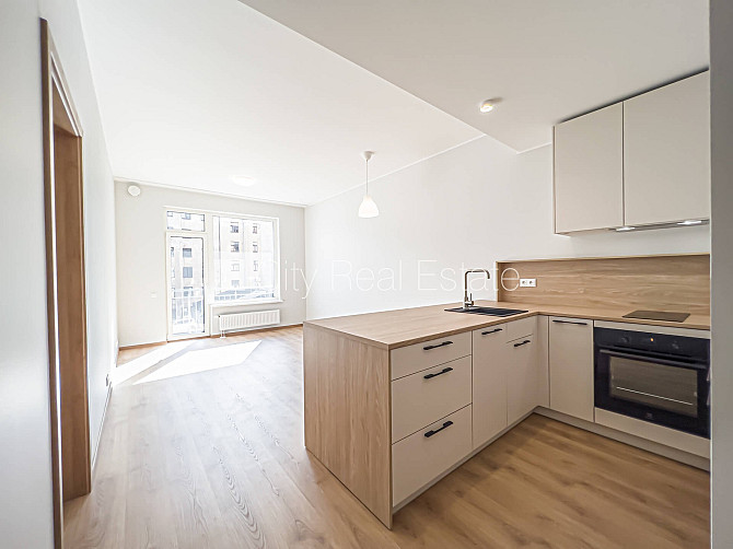 Jaunceltne, labiekārtots apzaļumots pagalms, slēgts pagalms, pazemes autostāvvieta, balkons, Rīga - foto 2