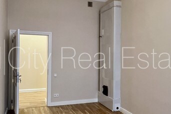 Fasādes māja, restaurēta māja, slēgts pagalms, iežogota teritorija, objektu apsargā fiziskā Rīga - foto 3