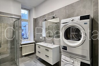 Fasādes māja, restaurēta māja, slēgts pagalms, iežogota teritorija, objektu apsargā fiziskā Rīga - foto 10