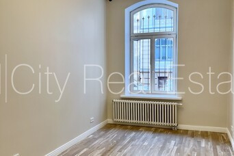 Fasādes māja, restaurēta māja, slēgts pagalms, iežogota teritorija, objektu apsargā fiziskā Rīga - foto 6