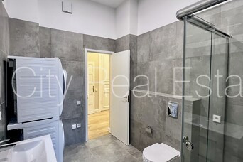 Fasādes māja, restaurēta māja, slēgts pagalms, iežogota teritorija, objektu apsargā fiziskā Rīga - foto 9